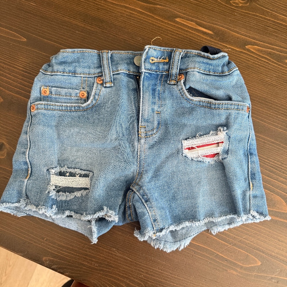 Girls Levi denim shorts